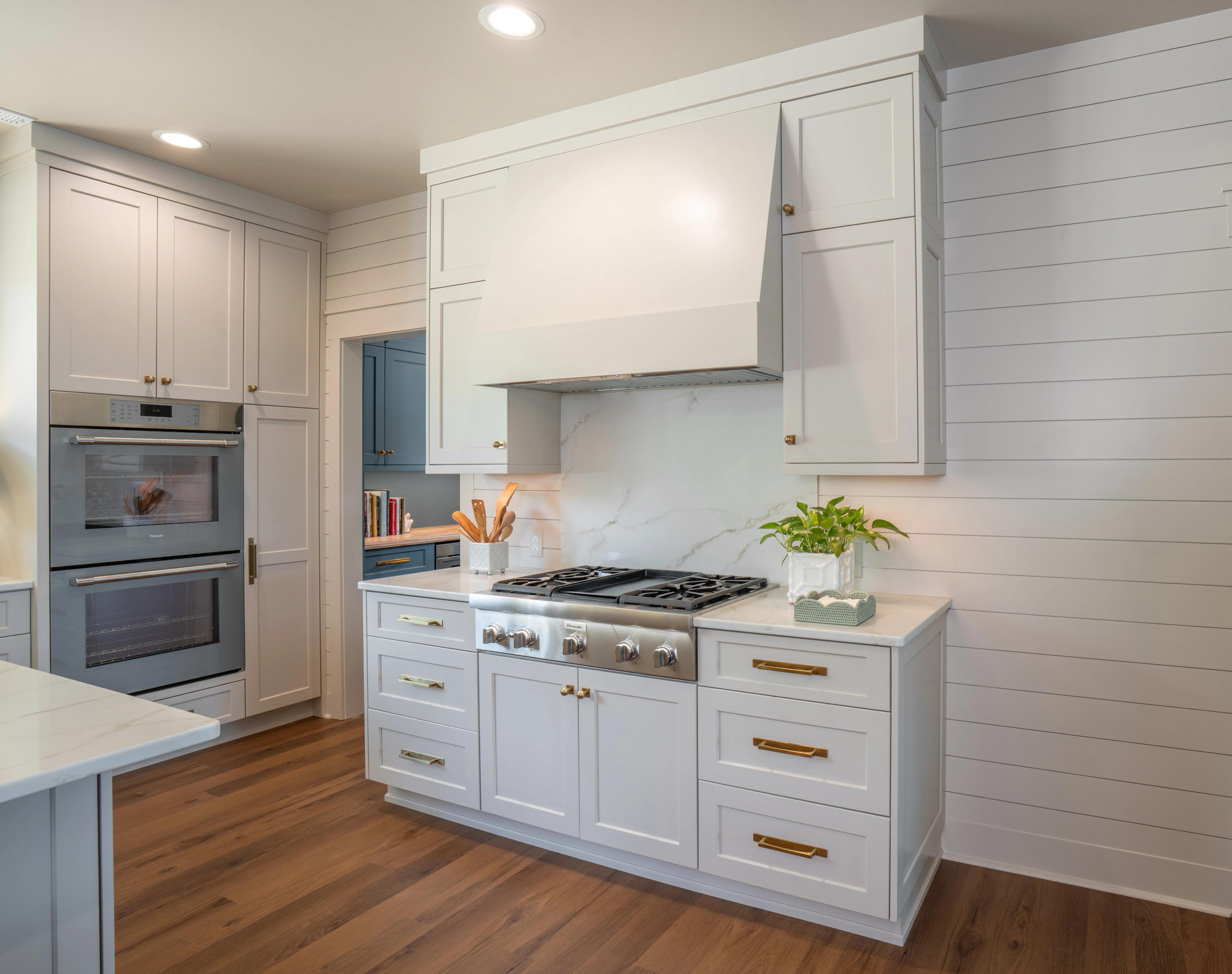 Drexel FP cabinets in Accessible Beige surrounding the range in the Ideal Cabinets Carolina Collection kitchen